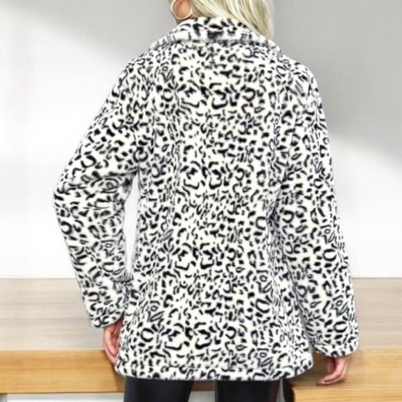 SHEIN Jackets & Blazers - SHEIN SMALL JACKET